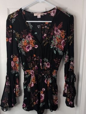 Band of Gypsies Black Floral V‑Neck Long Sleeve Romper Size S